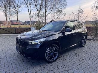 Unfallwagen BMW iX1 iX1 20 eDrive M Sport Leder Trekhaak Camera Ambiance! 2024/10