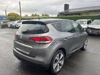 Damaged car Renault Mégane Scénic  2018/10