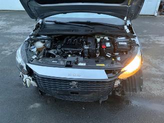 Peugeot 208  picture 8