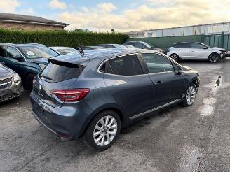 Damaged car Renault Clio  2019/12