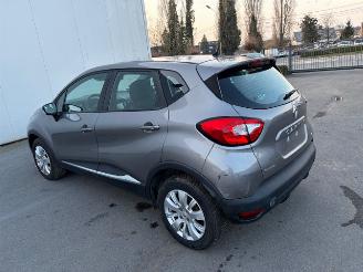 Vaurioauto  passenger cars Renault Captur  2016/2