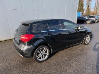 skadebil auto Mercedes A-klasse AUTOMAAT 2015/12