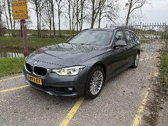 damaged passenger cars BMW 3-serie Touring 318i Executive 2018/12
