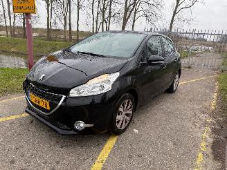 krockskadad bil auto Peugeot 208 1.2 e-VTi Envy Automaat 2014/3
