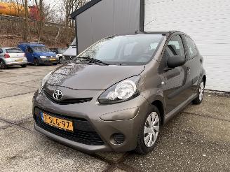 krockskadad bil auto Toyota Aygo 1.0 VVT-i Now Airco NAP! 2013/1