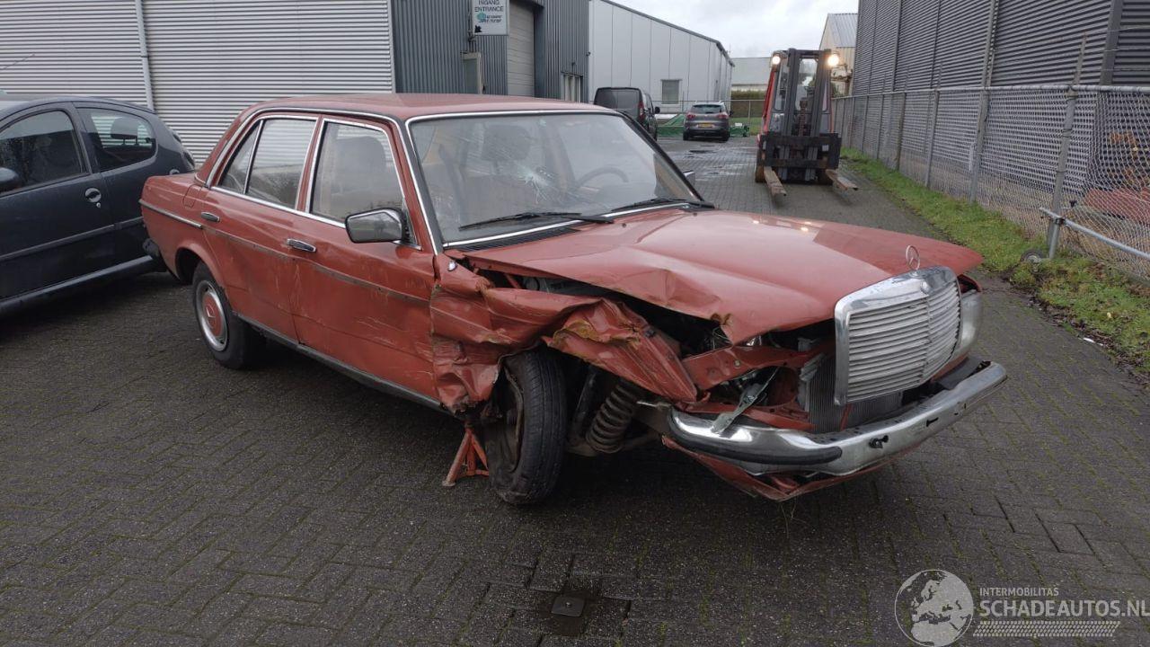 Mercedes 200-280 diesel 200 d loopt super!!
