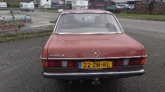 Mercedes 200-280 diesel 200 d loopt super!! picture 6