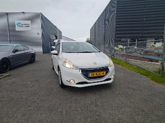 Avarii autoturisme Peugeot 208 PEUGEOT 208 Peugeot 208 1.2 Vti 12V PureTech 82 NETTE AUTO 2012/9