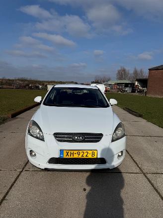 krockskadad bil auto Kia Cee d  2008/10