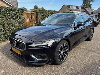 Unfallwagen Volvo V-60 2.0 T6 Plug-in hybrid AWD 253 PK AUTOMAAT 2023/9