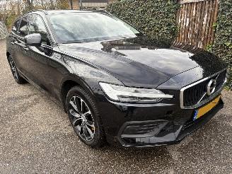 Voiture accidenté Volvo V-60 2.0 B3 Momentum Advantage AUTOMAAT 174PK 2020/10