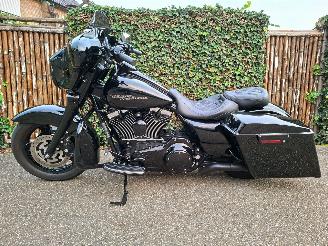 Harley-Davidson  FLHX Street Glide Full Black picture 12
