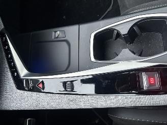 Peugeot e-3008 E-GT Avantage 210 73 kWh picture 19