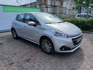 Peugeot 208  picture 3