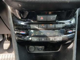 Peugeot 208  picture 16