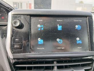 Peugeot 208  picture 15