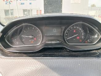 Peugeot 208  picture 14