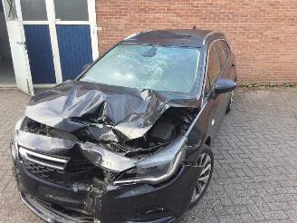 Opel Astra SPORTS TOURER picture 2