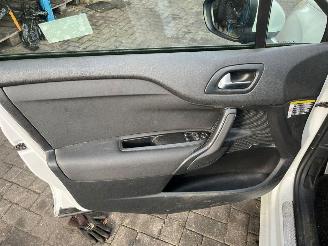 Citroën DS4 1.6 16V VTi 120 Hatchback  Benzine 1.598cc 88kW (120pk) FWD 2011-04/2015-07 (NX5FS) EP6C; 5FS picture 21