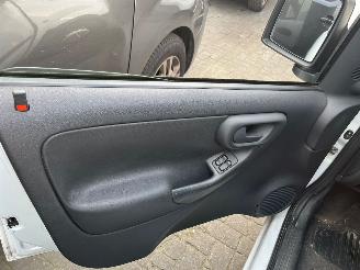 Opel Combo 1.3 CDTI 16V Bestel  Diesel 1.248cc 55kW (75pk) FWD 2005-10/2012-02  Z13DTJ; EURO4 picture 15