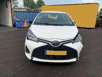 Voiture accidenté Toyota Yaris 1.0 12V VVT-i Hatchback  Benzine 998cc 51kW (69pk) 2016/7