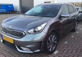 uszkodzony samochody osobowe Kia Niro 1.6 GDi H. Execut.L 2017/6