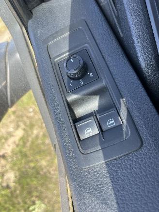 Volkswagen Transporter 2.0 TDI Combi picture 20