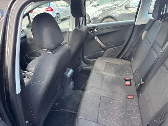 Peugeot 2008 2008 1.2 picture 23