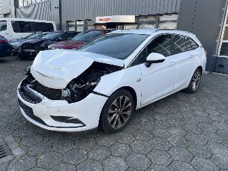 Voiture accidenté Opel Astra SPORTS TOURER+ 1.6 CDTI 2016/7