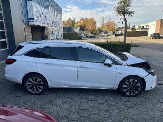 Opel Astra SPORTS TOURER+ 1.6 CDTI picture 4