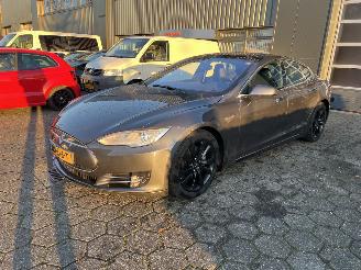 skadebil auto Tesla Model S 85D Base FREE SUPERCHARGE 2015/10