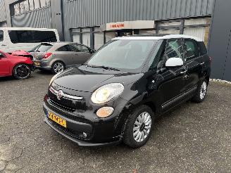 Vaurioauto  passenger cars Fiat 500L Living 1.4 T-Jet Lounge 2015/12