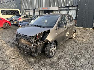 krockskadad bil auto Kia Picanto 1.0 12V 2011/6