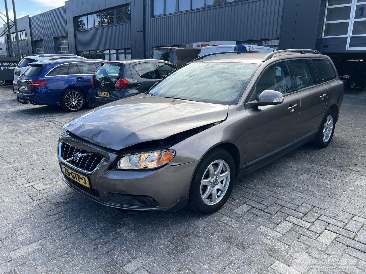 Volvo V-70 2.0 Momentum