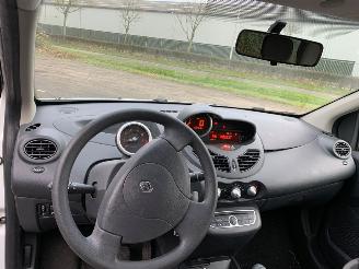 Renault Twingo 1.2 16V Hatchback 2Dr Benzine 1.149cc 55kW (75pk) FWD 2011-10/2014-09 (CN01; CND1; CNF1; CNJ1; CNJ6; CNL1; CNL6) D4F764; D4FE7 picture 10