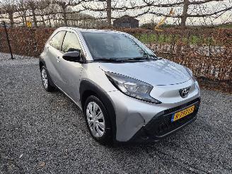 krockskadad bil auto Toyota Aygo X 1.0 VVT-I MT Play 2022/10
