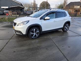 krockskadad bil auto Peugeot 2008 1.2 PureTech Allure 2018/3