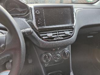 Peugeot 208 PureTech Active picture 12