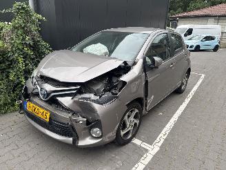 Coche accidentado Toyota Yaris Hybrid 2015/1