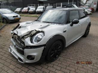 Damaged car Mini Cooper 1.5 2018/8