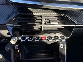 Peugeot 208  picture 12