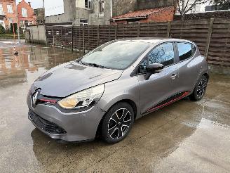 krockskadad bil auto Renault Clio 4 1.5 DCI 90 2013/2