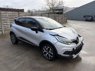 Vaurioauto  passenger cars Renault Captur 1.5 DCI 90 2019/5
