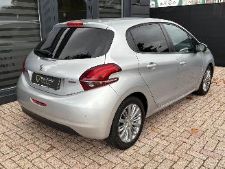 Peugeot 208 1.2 PureTech Style 5 deurs | Navi Lm-velgen Pdc picture 5