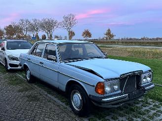 Mercedes 200-300D W123D Leer Panorama 1ste Eigenaar! picture 4