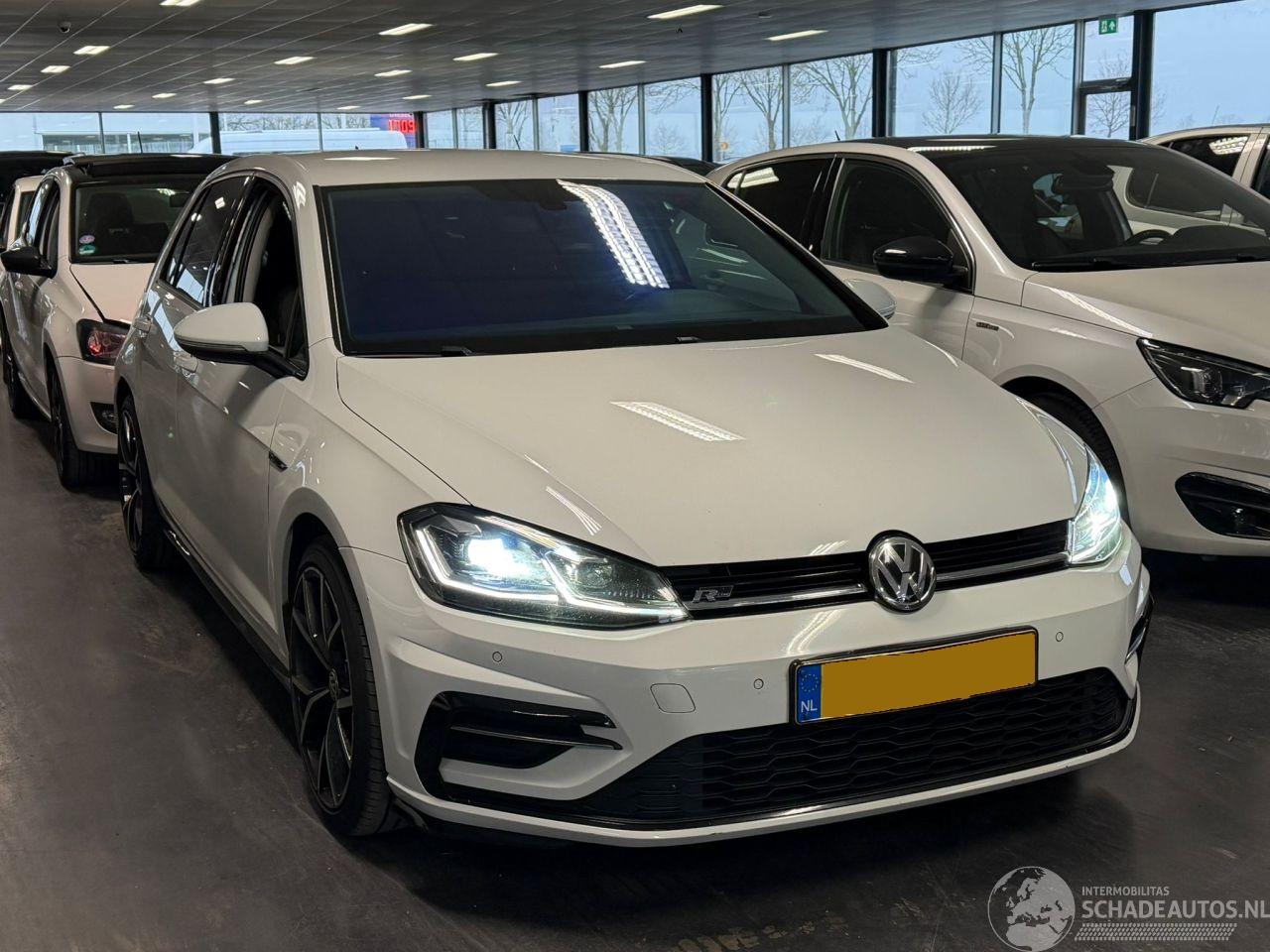 Volkswagen Golf 1.5TSI R-Line