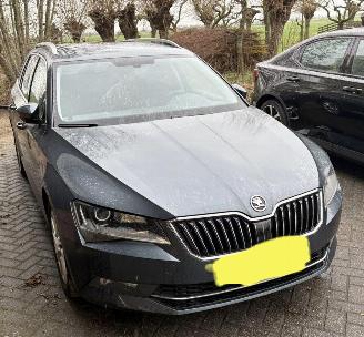 krockskadad bil auto Skoda Superb 1.6TDI Ambition Bussines 2015/11