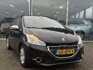 skadebil auto Peugeot 208 1.2 PureTech Style Pack AUTOMAAT 2015/4