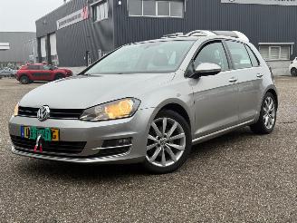 Vaurioauto  passenger cars Volkswagen Golf Volkswagen Golf 1.4 TSI PANO/KEY-LESS Connected Series 2016/3