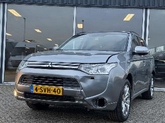 Schadeauto Mitsubishi Outlander 2.0 PHEV instyle NAP 2013/12
